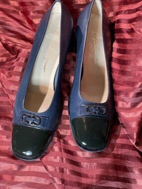 Salvatore Ferragamo Navy and Black Vara Cap-Toe Flats